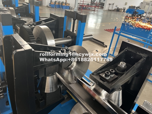 Um clique CZ Purlin Interchange Roll Forming Machine Chain Drive