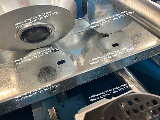 Máquina de Conformação de Perfis de Aço CZ Controlada por PLC