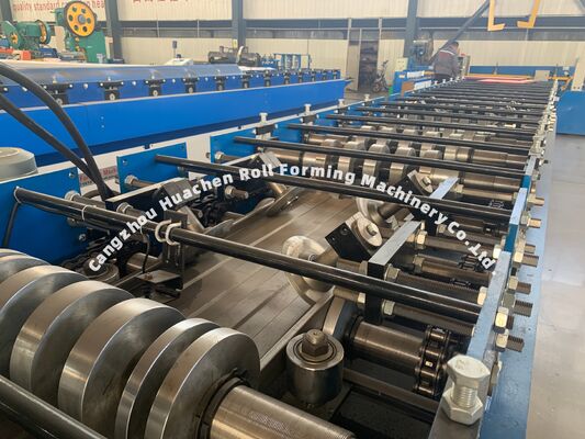 Máquina de moldagem a frio de materiais de construção metálicos
