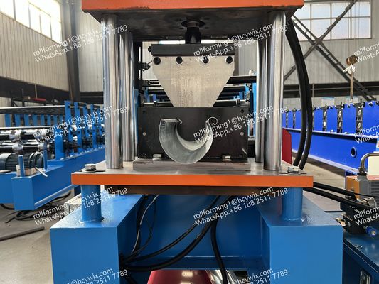 Máquina de fabricação de calhas de precisão controlada por PLC e conversor