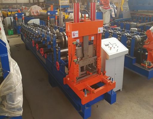 Rolo galvanizado hidráulico automático do cargo de C que forma a espessura da máquina 1.5-3mm