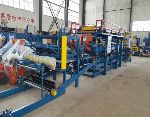 Máquina para formar rolos de painéis de sanduíche de espuma metálica dupla com largura desenvolvida de 1000 mm, velocidade de produção de 0 a 5 m/min e espessura do produto de 50 a 250 mm